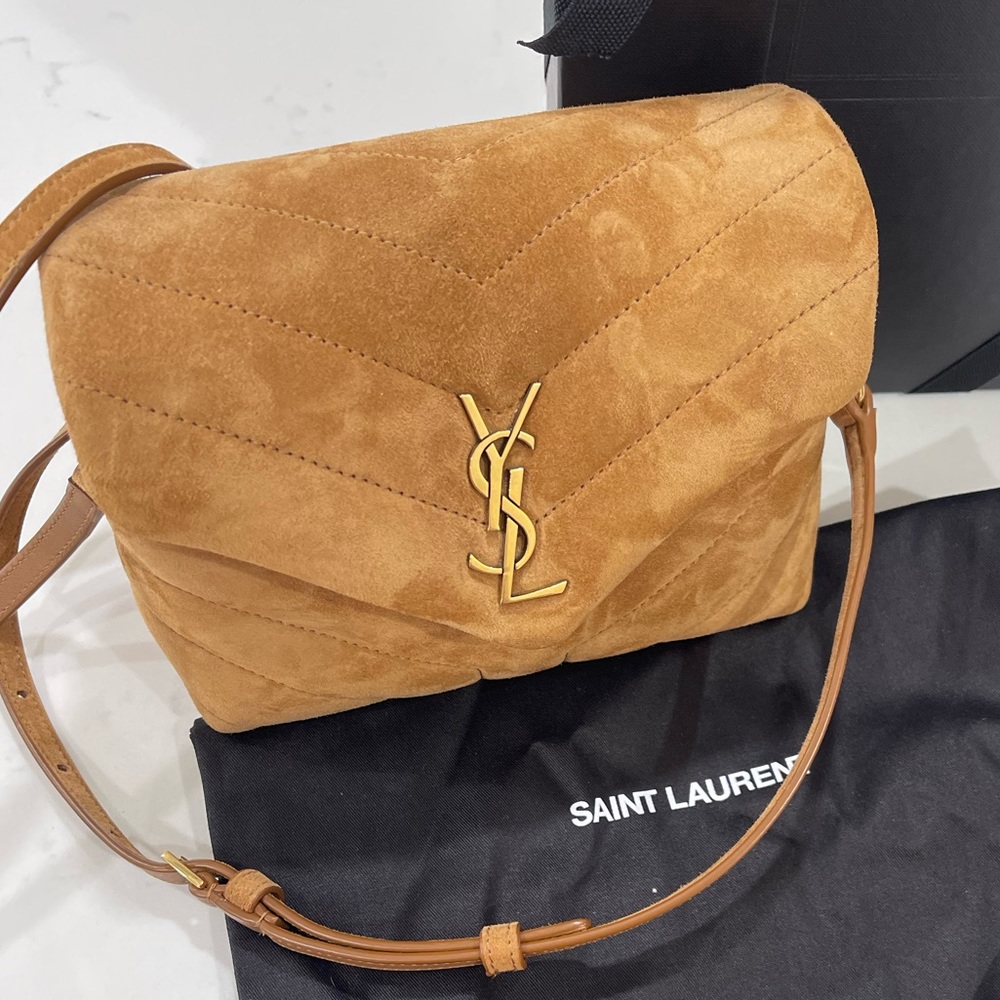 Beautiful YSL Toy Lou Lou in color cinnamon. Beautiful condition.
